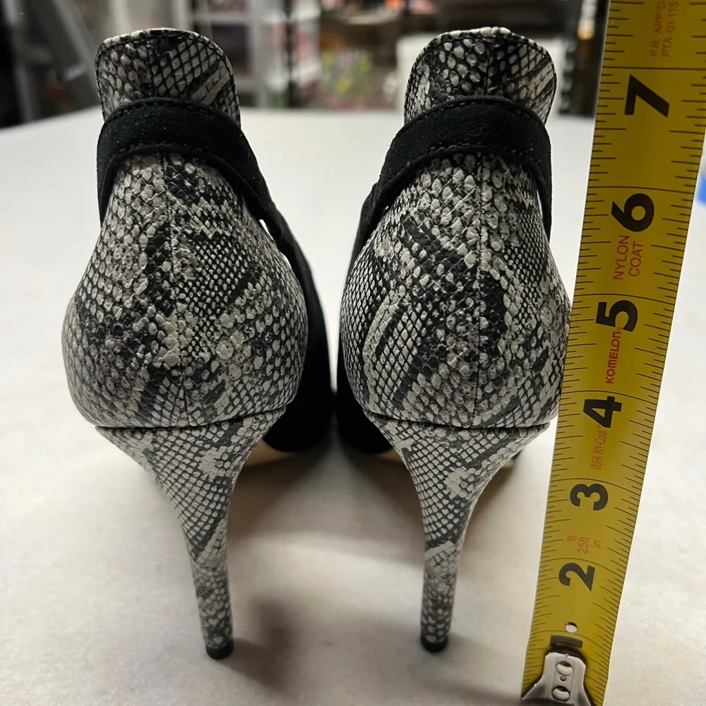 NWOB White House Black Market 9M Grace Suede Snake Skin Black Open Toe Pump Heel